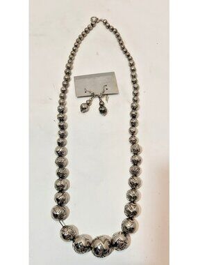 Vtg Silver Tone Graduated Rose Beads 11.5" Necklace w/Matching Earrings Japan